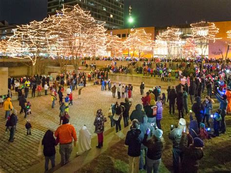 Omaha events - Midtown Crossing is Omaha’s year-round destination for free outdoor events in Turner Park, from the city’s most cherished annual concert tradition, Jazz on the Green, to an impressive all-winter-long light display, the Season of Lights; frequent fitness and workout classes to outdoor festivals and markets sure to be the highlight of your weekend. . …